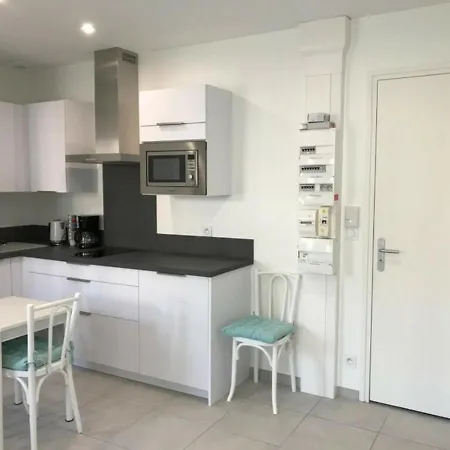 Renove En Centre-ville, Ideal Pour Des A Pied, Calme Et Confort, Classe 2 Etoiles. - Fr-1-4-512 * Saint-Jean-de-Luz