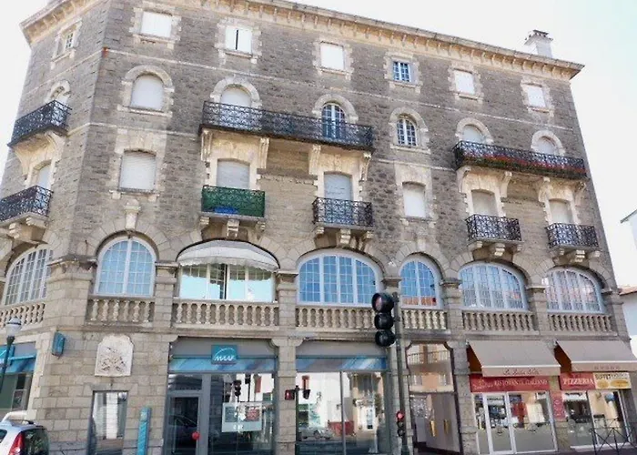 Renove En Centre-ville, Ideal Pour Des A Pied, Calme Et Confort, Classe 2 Etoiles. - Fr-1-4-512