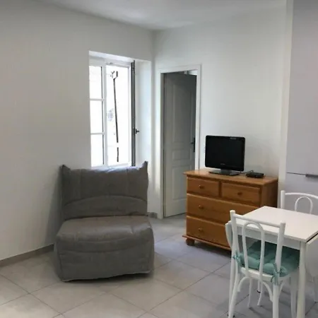 Апартаменты Renove En Centre-ville, Ideal Pour Des A Pied, Calme Et Confort, Classe 2 Etoiles. - Fr-1-4-512 Сен-Жан-де-Люз
