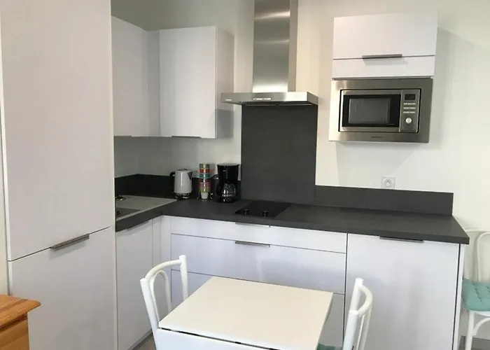 Renove En Centre-ville, Ideal Pour Des A Pied, Calme Et Confort, Classe 2 Etoiles. - Fr-1-4-512 * Saint-Jean-de-Luz